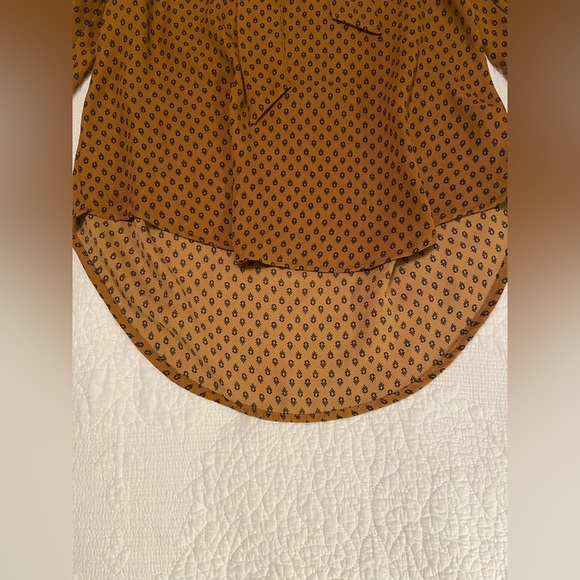 Mustard colored blouse - Picture 4 of 5